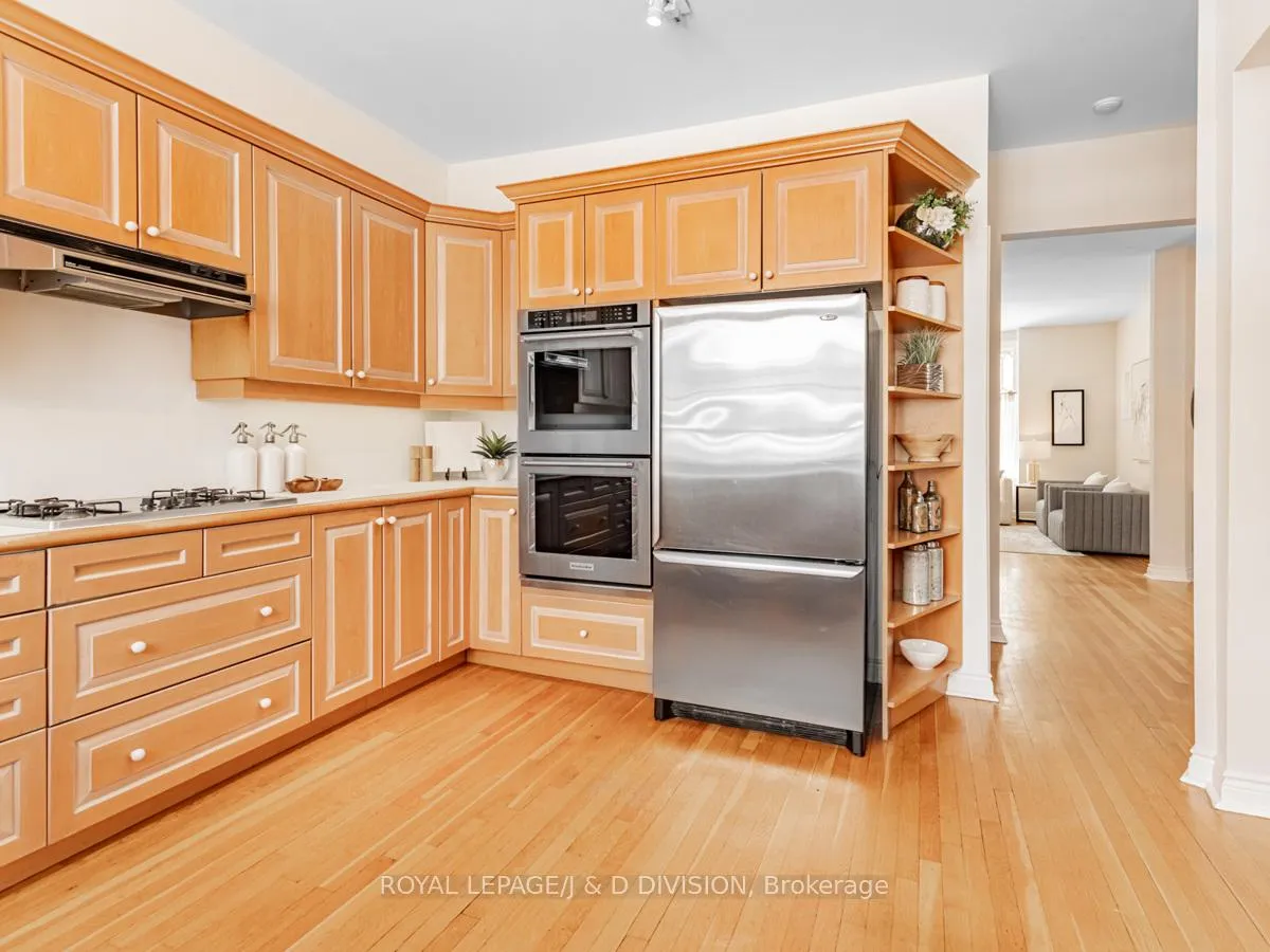 Photo 10 of 12 McMaster Avenue, Toronto, Casa Loma — HOMEH