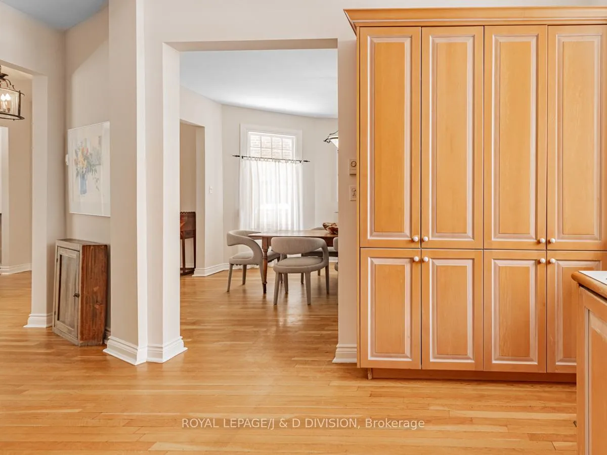 Photo 11 of 12 McMaster Avenue, Toronto, Casa Loma — HOMEH