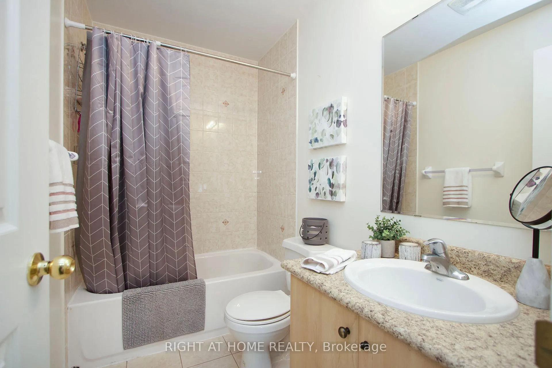 Photo 24 of 34 Clowes Street, Ajax, Central East — HOMEH