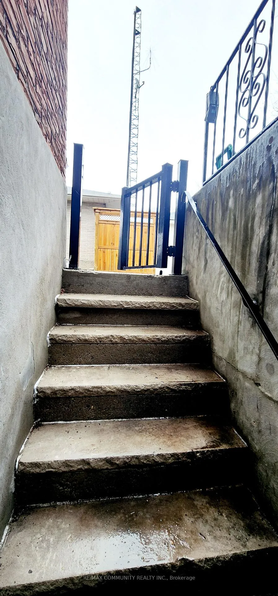 Front of Unit BSMT, 417 Rossmount Avenue