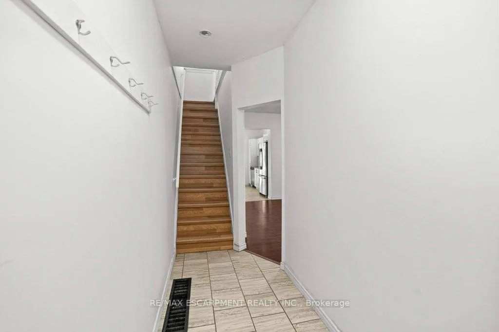 Photo 8 of 21 Mayflower Avenue, Hamilton, Crown Point — HOMEH