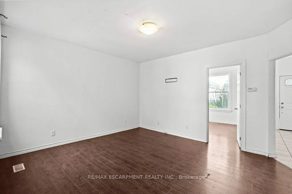 Photo 10 of 21 Mayflower Avenue, Hamilton, Crown Point — HOMEH