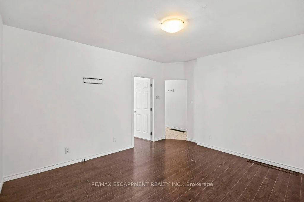 Photo 11 of 21 Mayflower Avenue, Hamilton, Crown Point — HOMEH