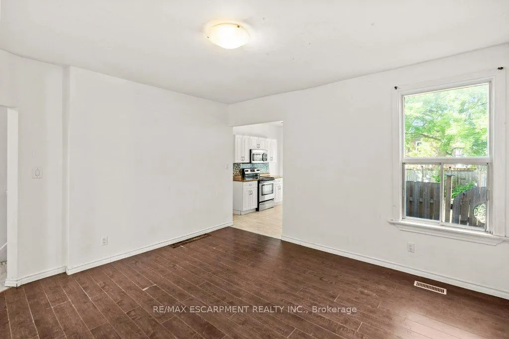 Photo 12 of 21 Mayflower Avenue, Hamilton, Crown Point — HOMEH