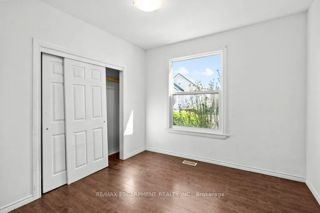 Photo 13 of 21 Mayflower Avenue, Hamilton, Crown Point — HOMEH