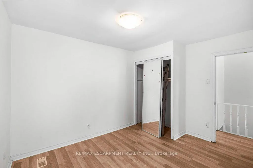 Photo 23 of 21 Mayflower Avenue, Hamilton, Crown Point — HOMEH