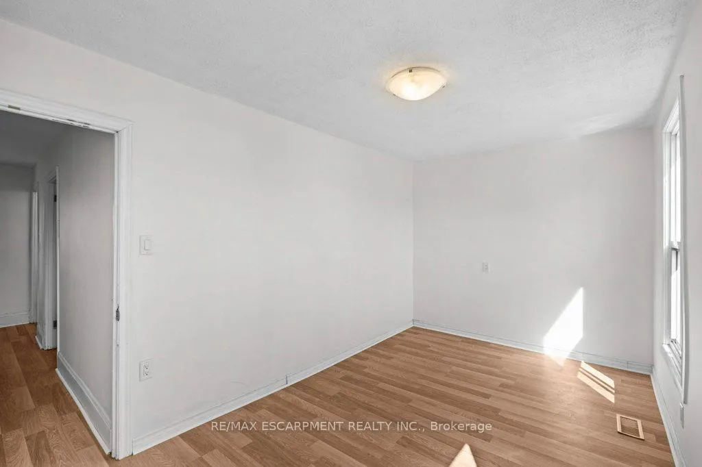 Photo 26 of 21 Mayflower Avenue, Hamilton, Crown Point — HOMEH