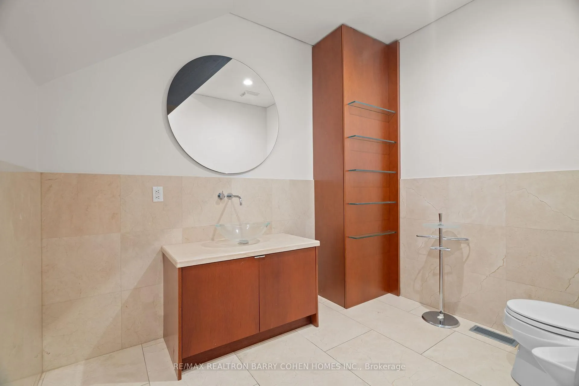 Photo 13 of 33 Fairway Heights Drive, Markham, Bayview Fairway-Bayview Country Club Estates — HOMEH