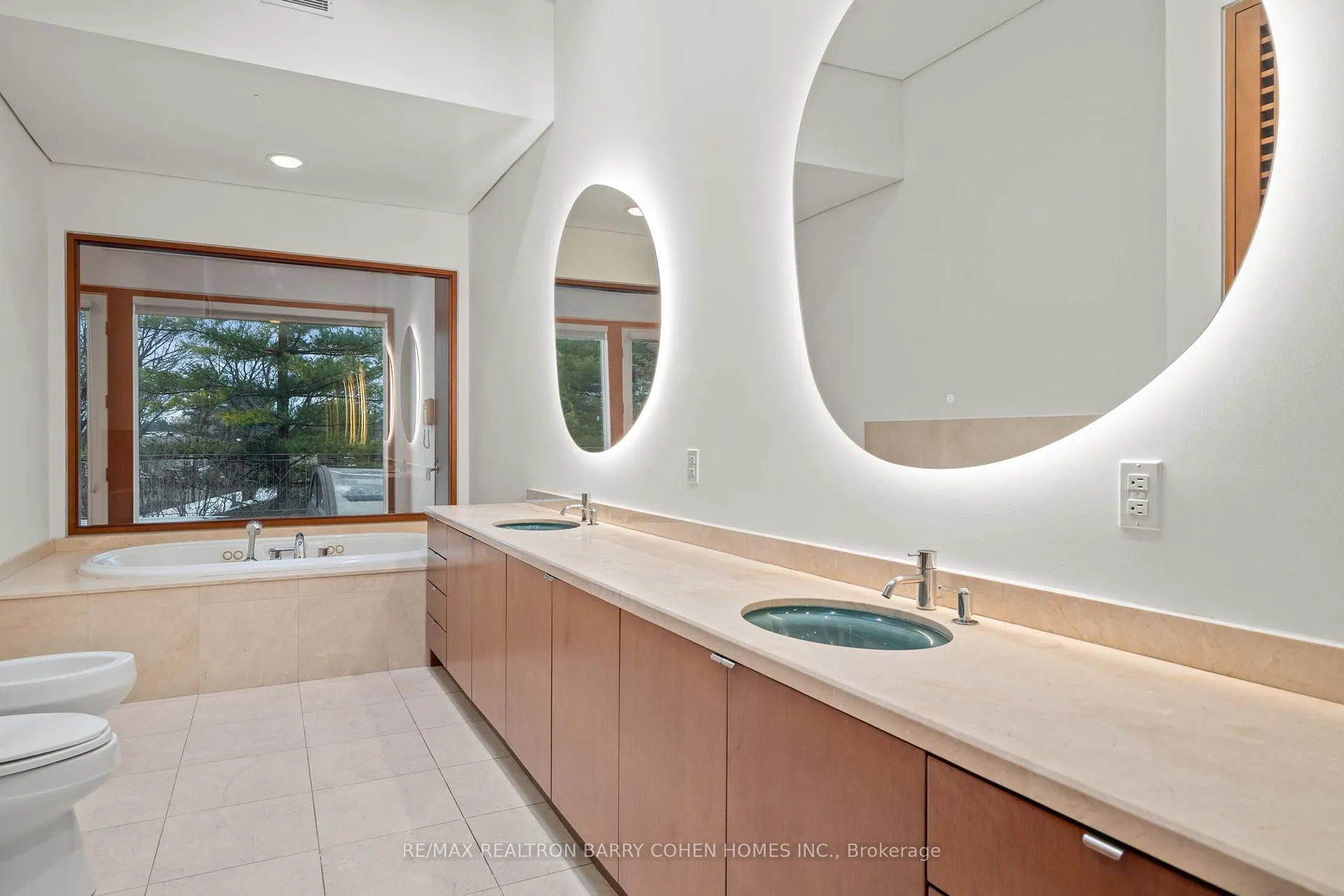 Photo 18 of 33 Fairway Heights Drive, Markham, Bayview Fairway-Bayview Country Club Estates — HOMEH