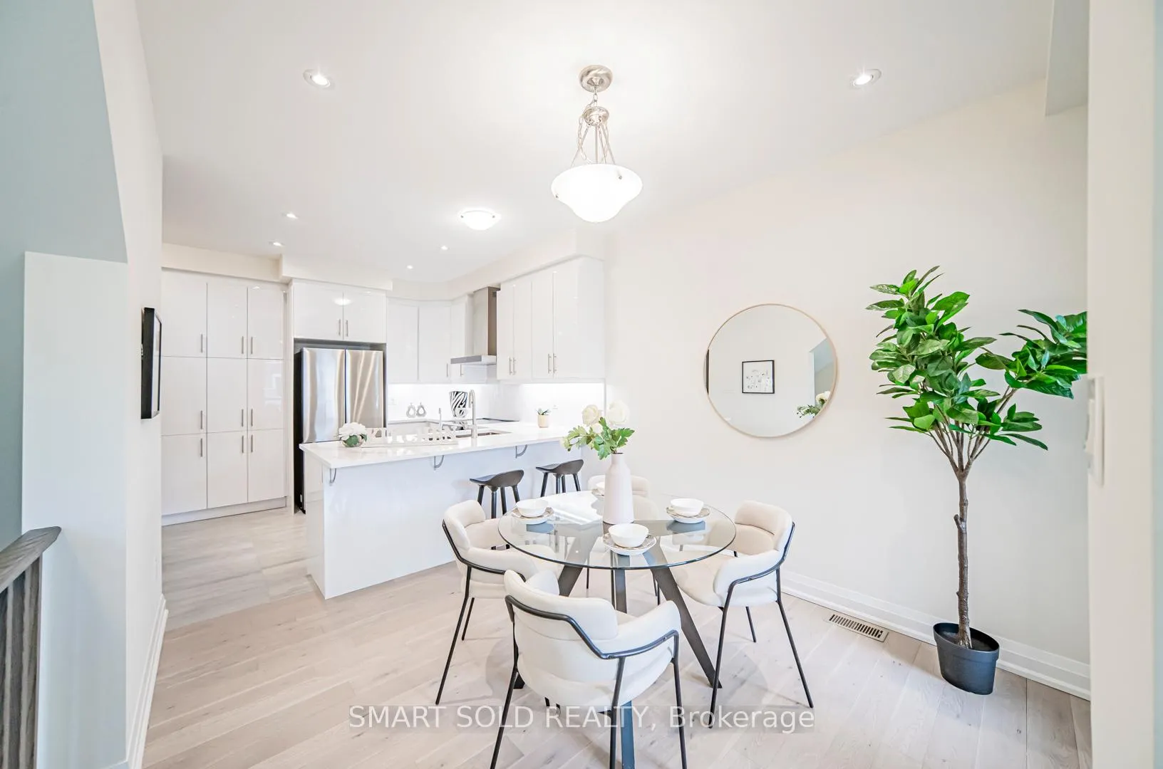 Photo 14 of 34 Thomas Frisby Jr Crescent, Markham, Victoria Square — HOMEH