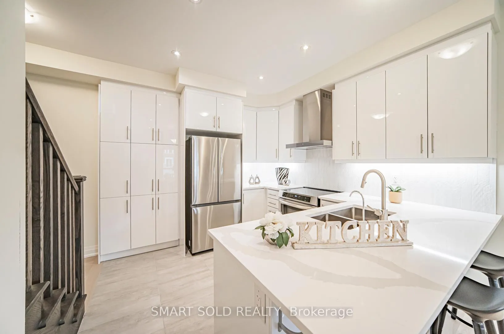 Photo 20 of 34 Thomas Frisby Jr Crescent, Markham, Victoria Square — HOMEH