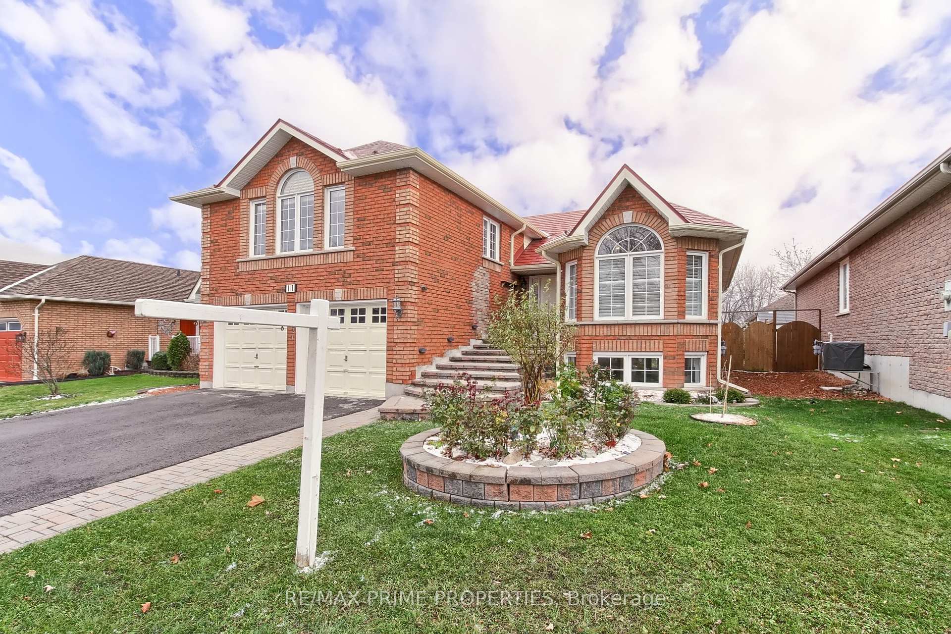 Photo 2 of 11 Kerfoot Crescent, Georgina, Historic Lakeshore Communities — HOMEH