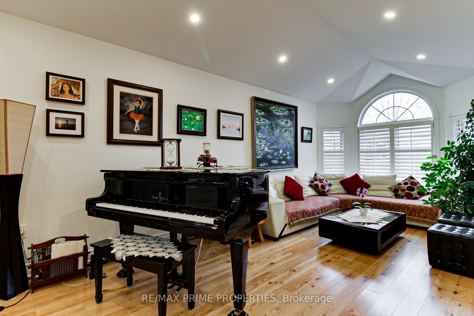 Photo 5 of 11 Kerfoot Crescent, Georgina, Historic Lakeshore Communities — HOMEH