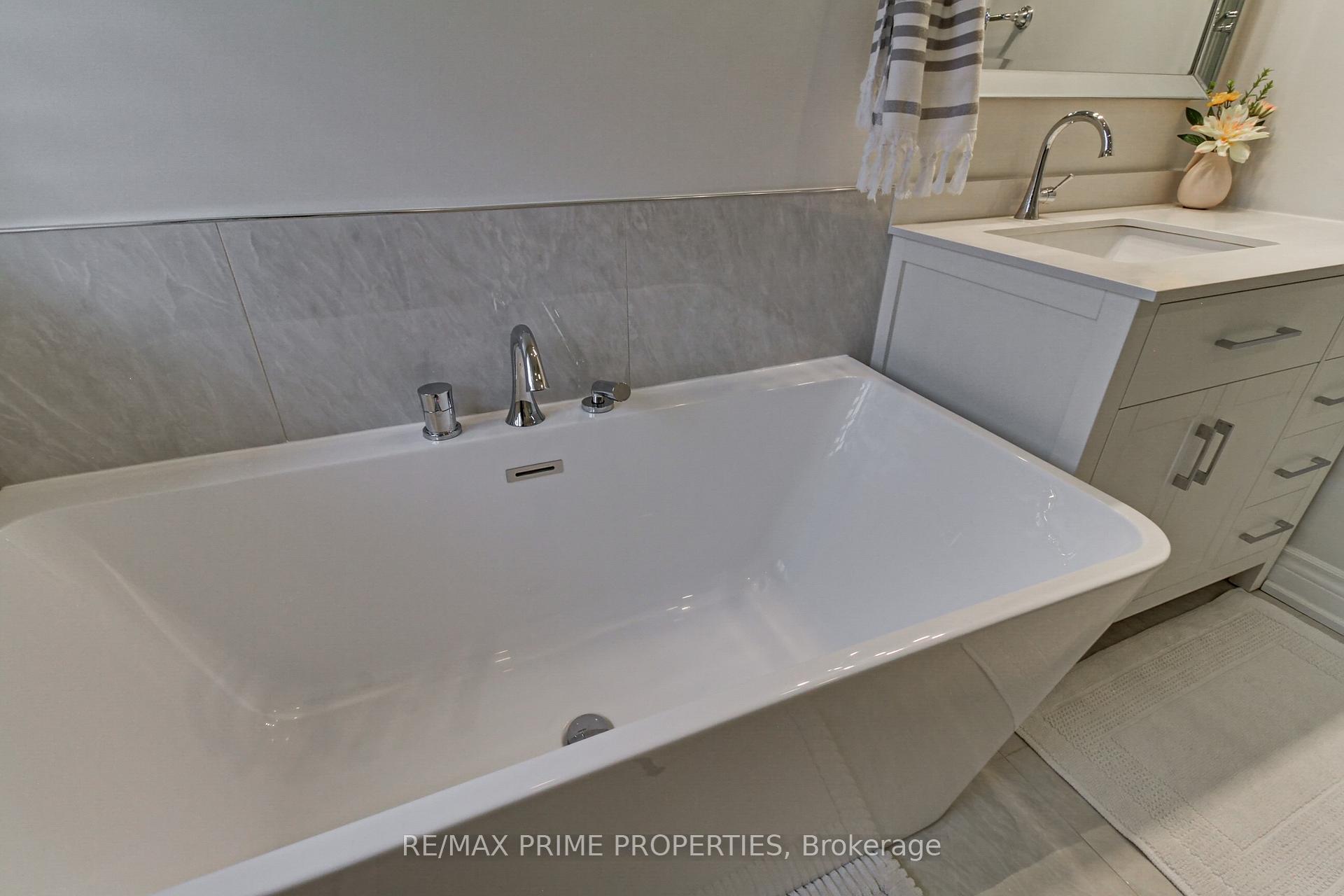 Photo 15 of 11 Kerfoot Crescent, Georgina, Historic Lakeshore Communities — HOMEH