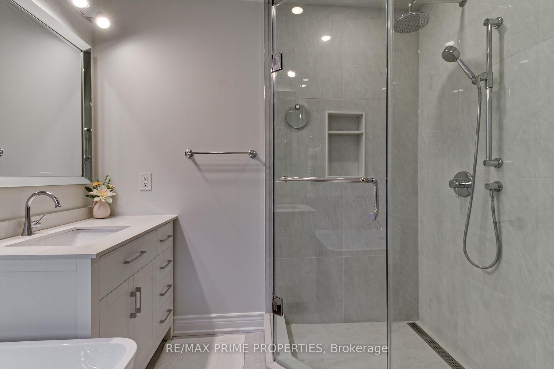 Photo 16 of 11 Kerfoot Crescent, Georgina, Historic Lakeshore Communities — HOMEH