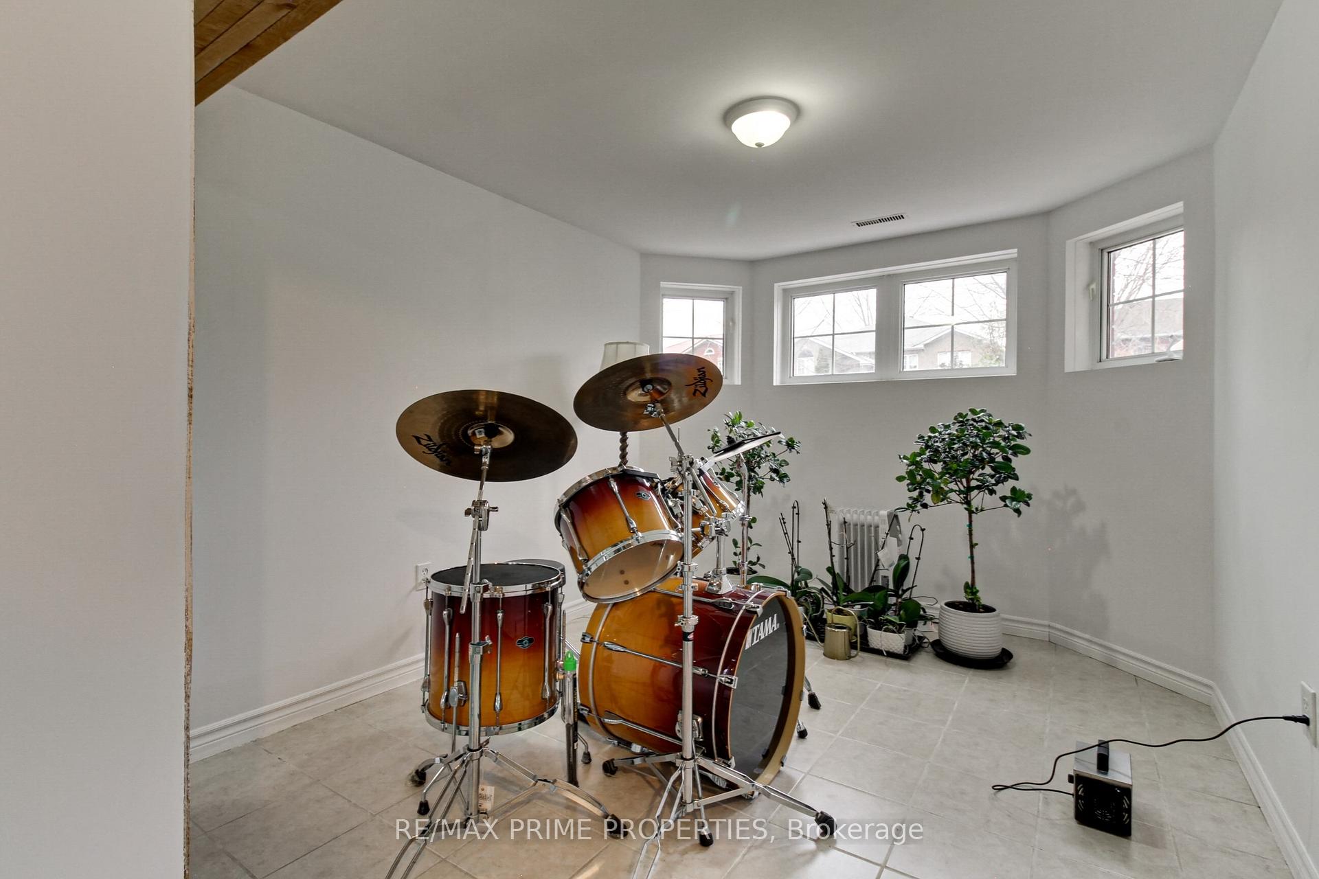 Photo 23 of 11 Kerfoot Crescent, Georgina, Historic Lakeshore Communities — HOMEH