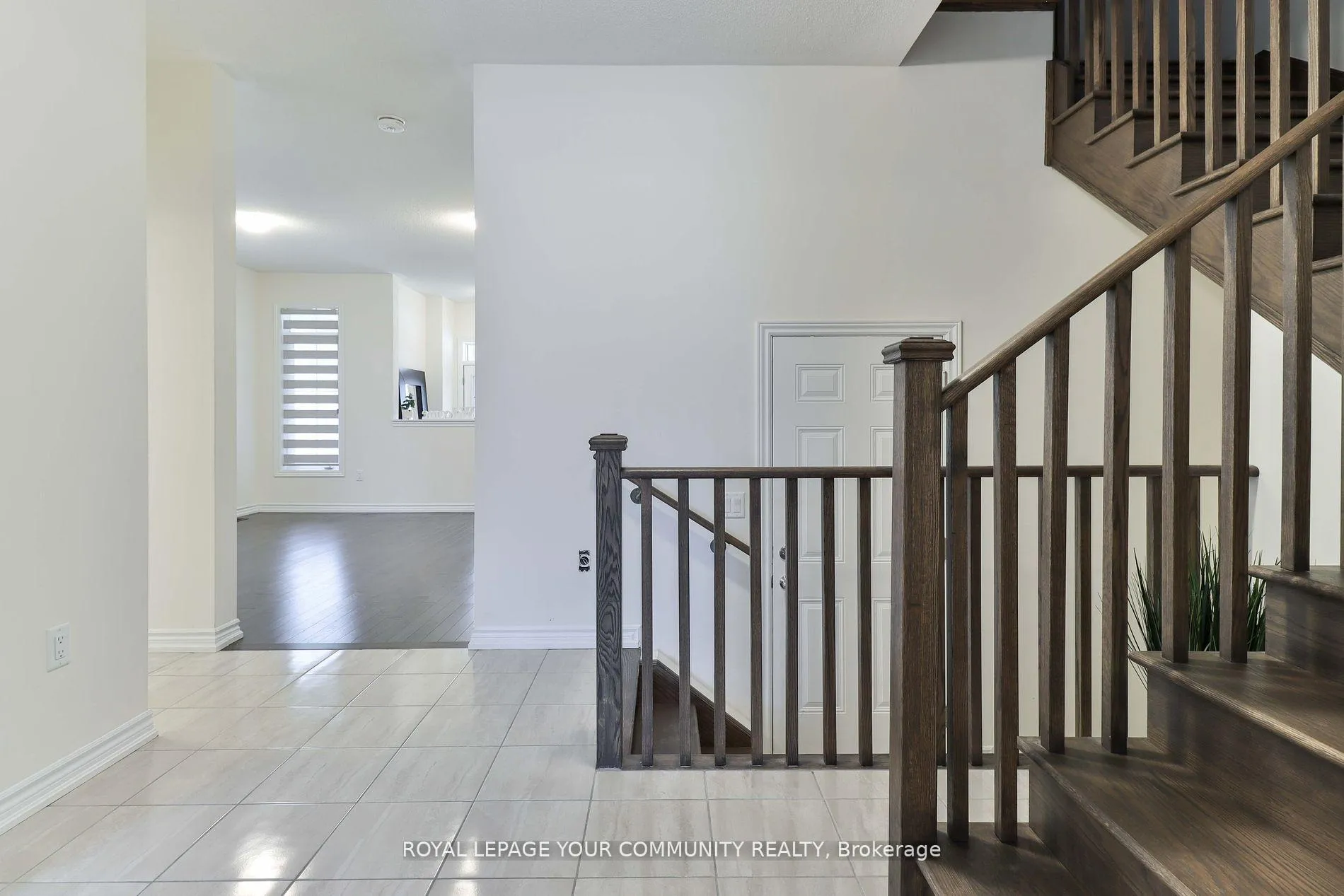 Photo 4 of 2173 Grainger Loop, Innisfil, Rural Innisfil — HOMEH