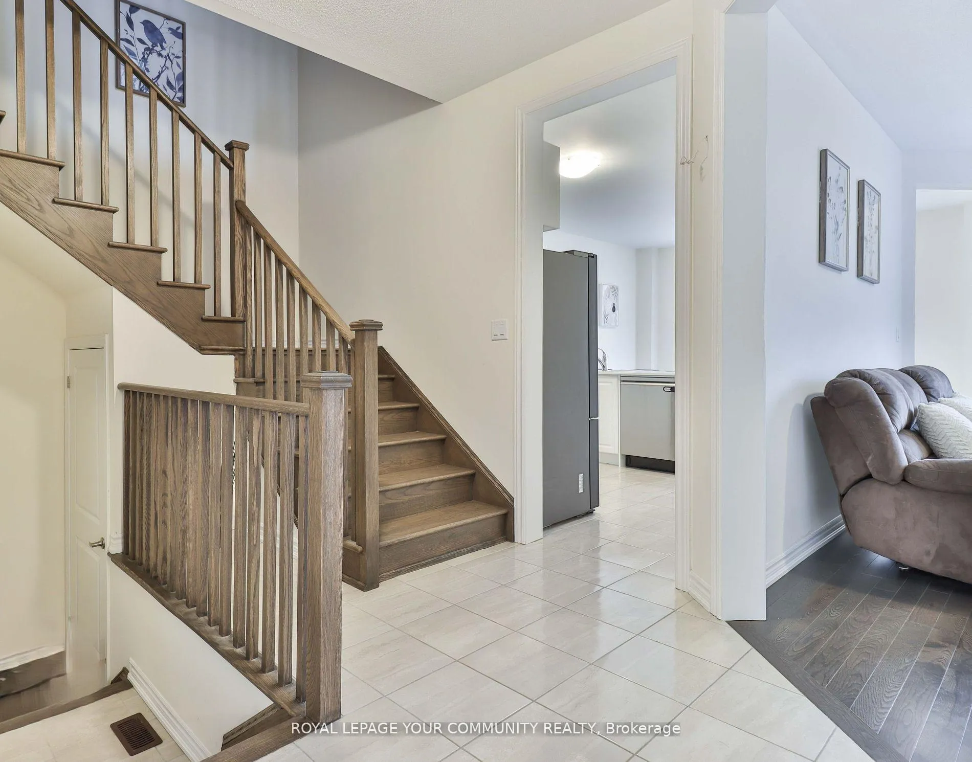 Photo 5 of 2173 Grainger Loop, Innisfil, Rural Innisfil — HOMEH