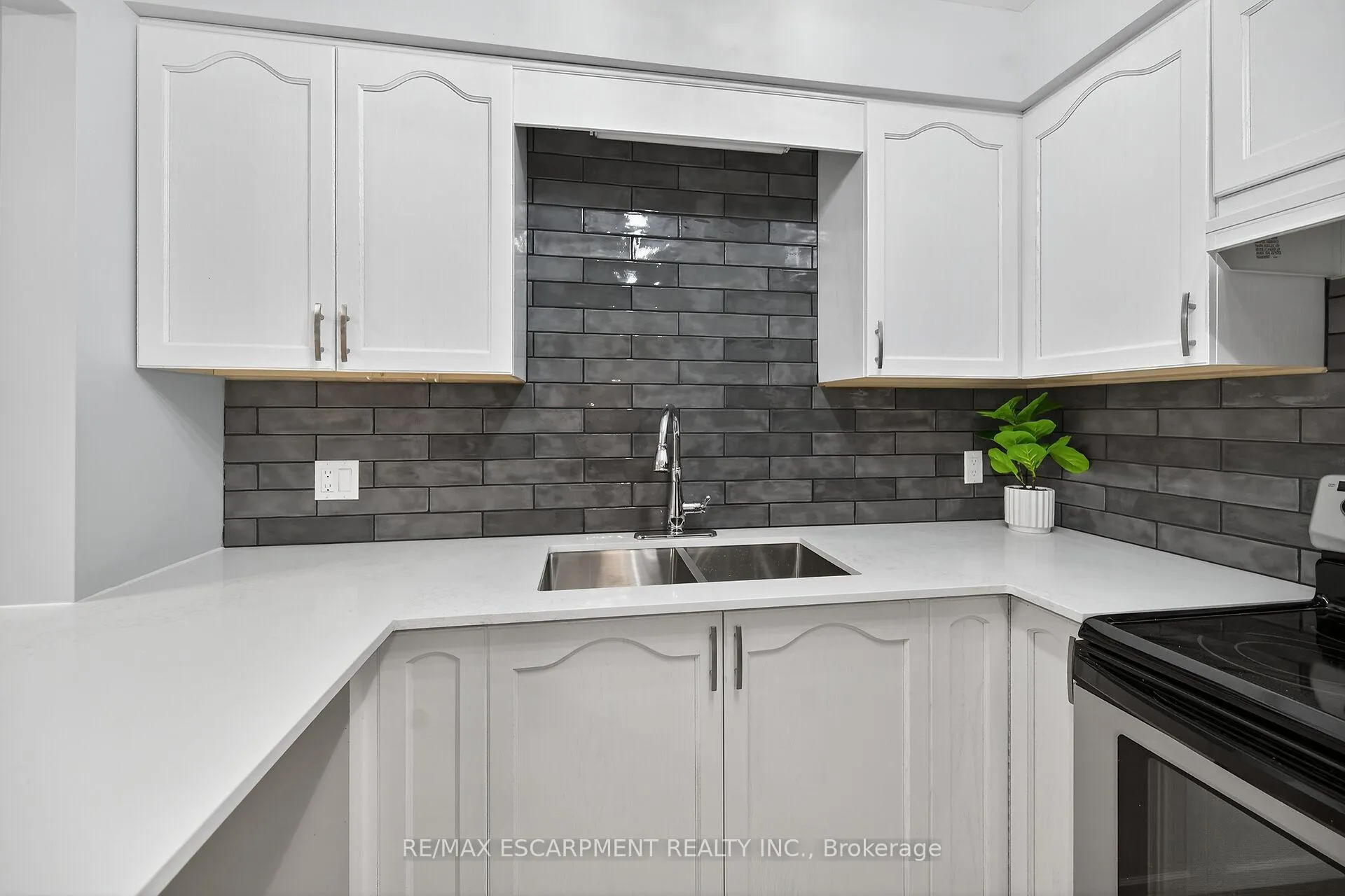Photo 9 of Unit 11, 54 Argyle Street S, Haldimand — HOMEH