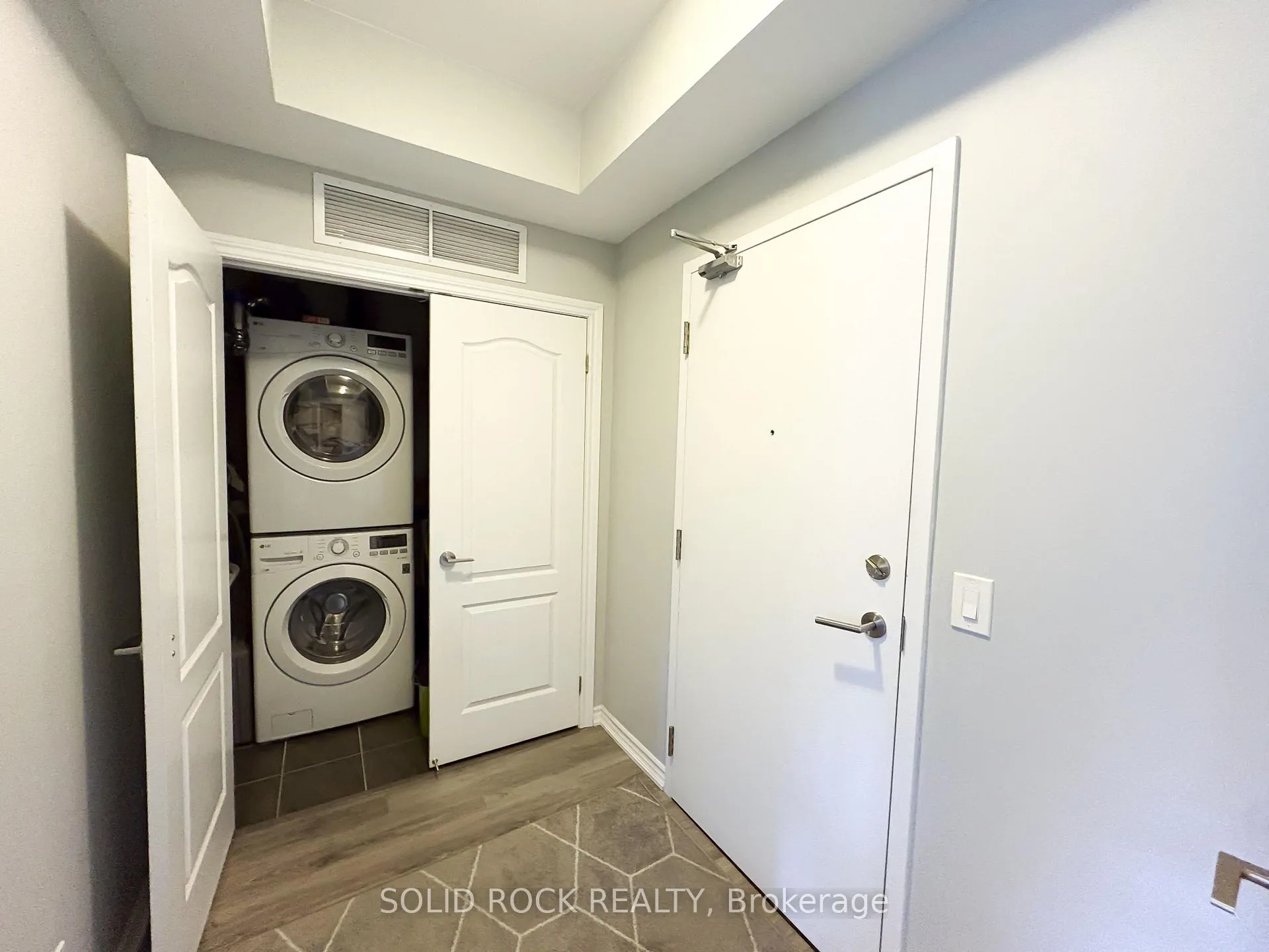 Photo 3 of Unit 403, 670 Gordon Street, Whitby, Port Whitby — HOMEH
