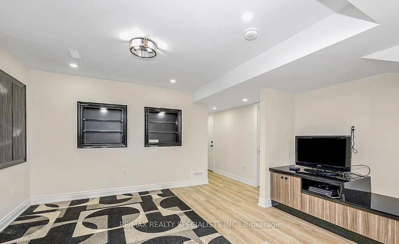 Photo 2 of Unit Bsmnt, 43 Dotchson Avenue, Caledon, Rural Caledon — HOMEH