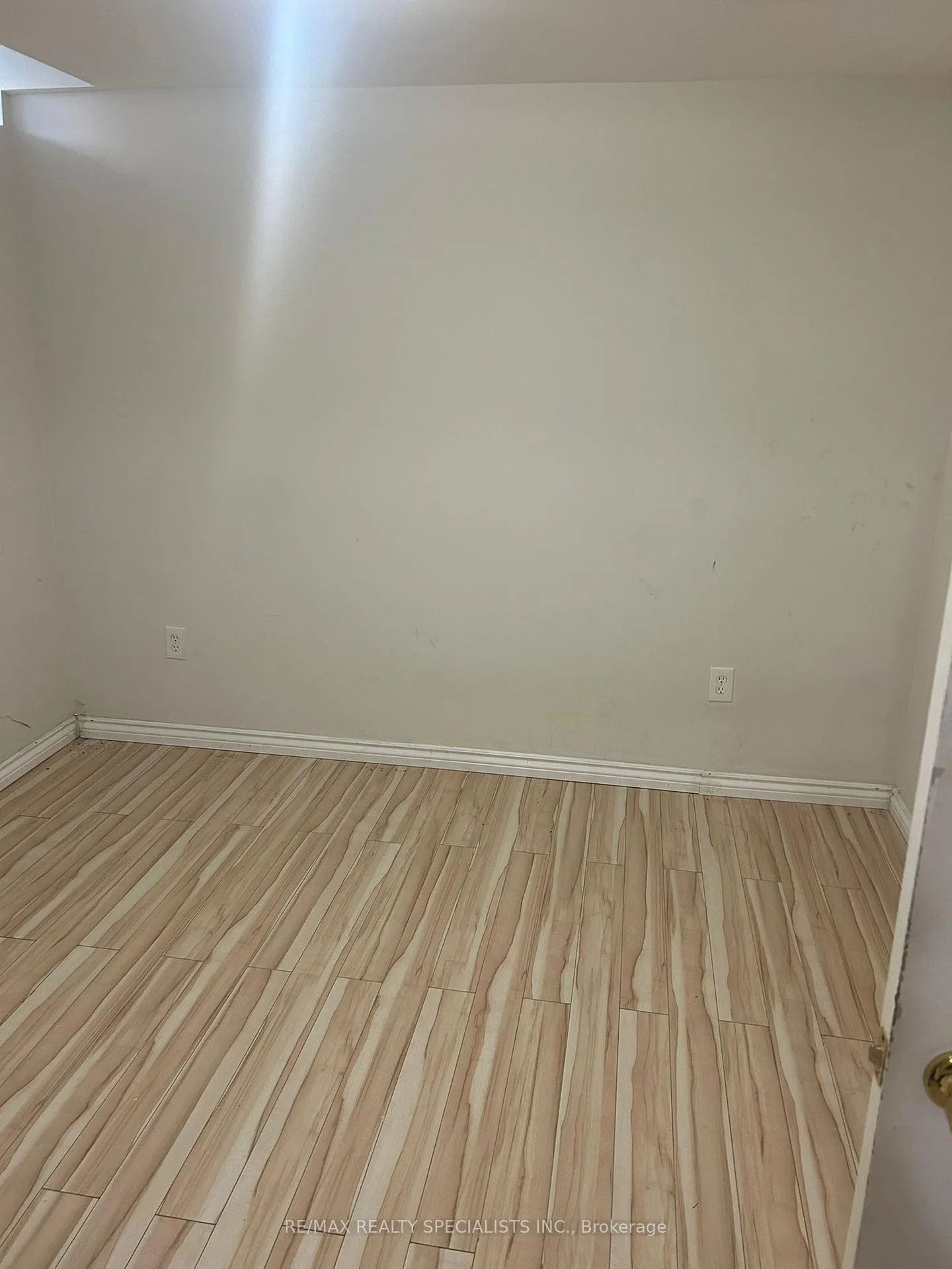 Photo 5 of Unit Bsmnt, 43 Dotchson Avenue, Caledon, Rural Caledon — HOMEH