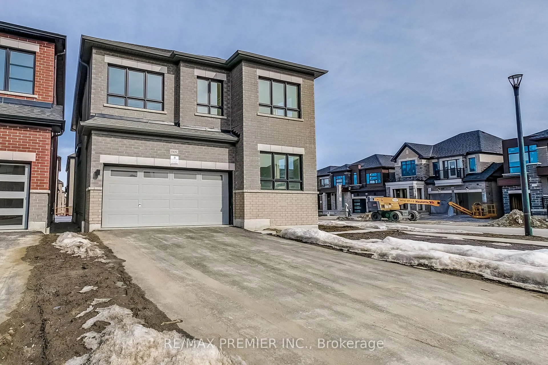 Photo 4 of 1909 Passionfruit Grove, Pickering, Rural Pickering — HOMEH
