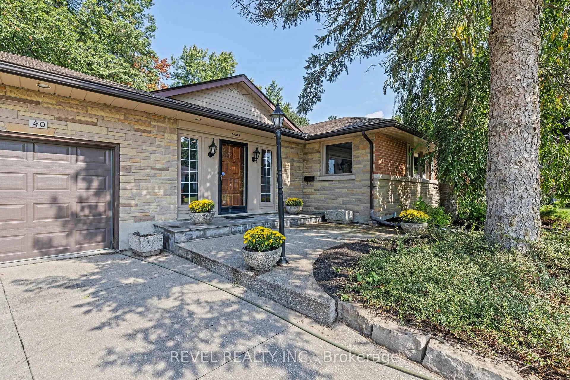 Photo 1 of 40 Bertram Drive, Hamilton, Dundas — HOMEH