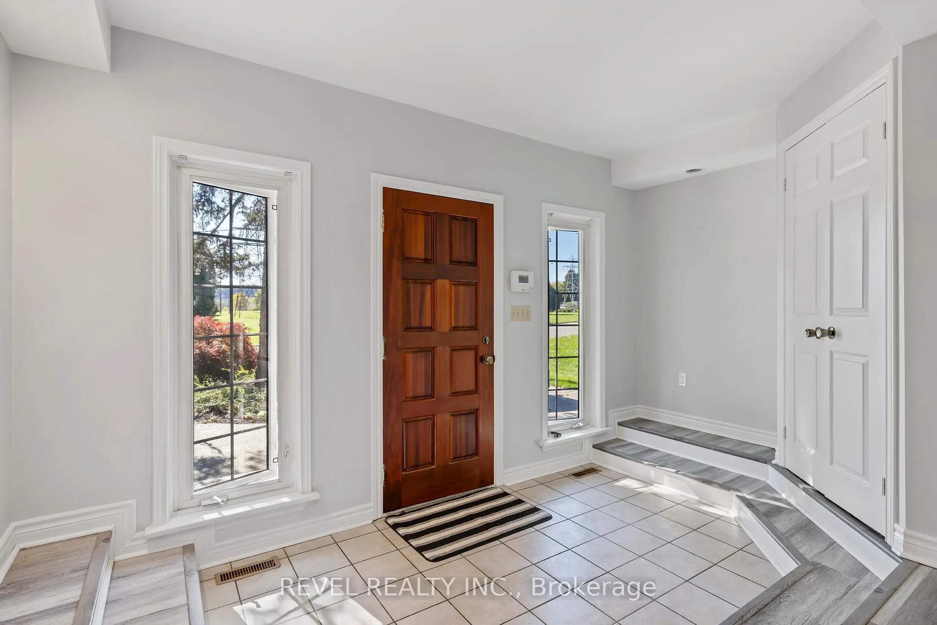 Photo 2 of 40 Bertram Drive, Hamilton, Dundas — HOMEH
