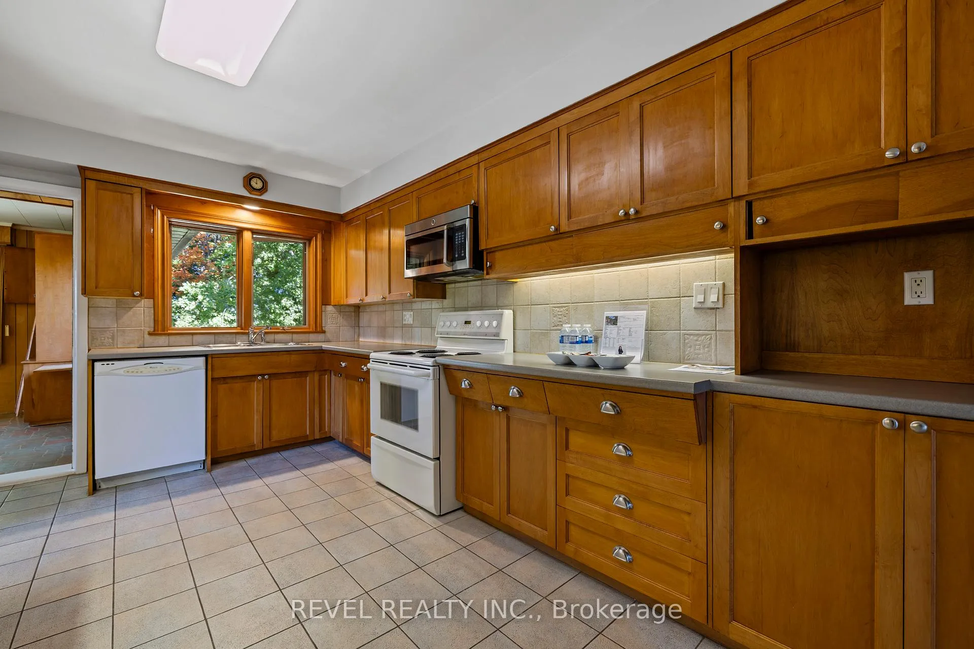 Photo 5 of 40 Bertram Drive, Hamilton, Dundas — HOMEH