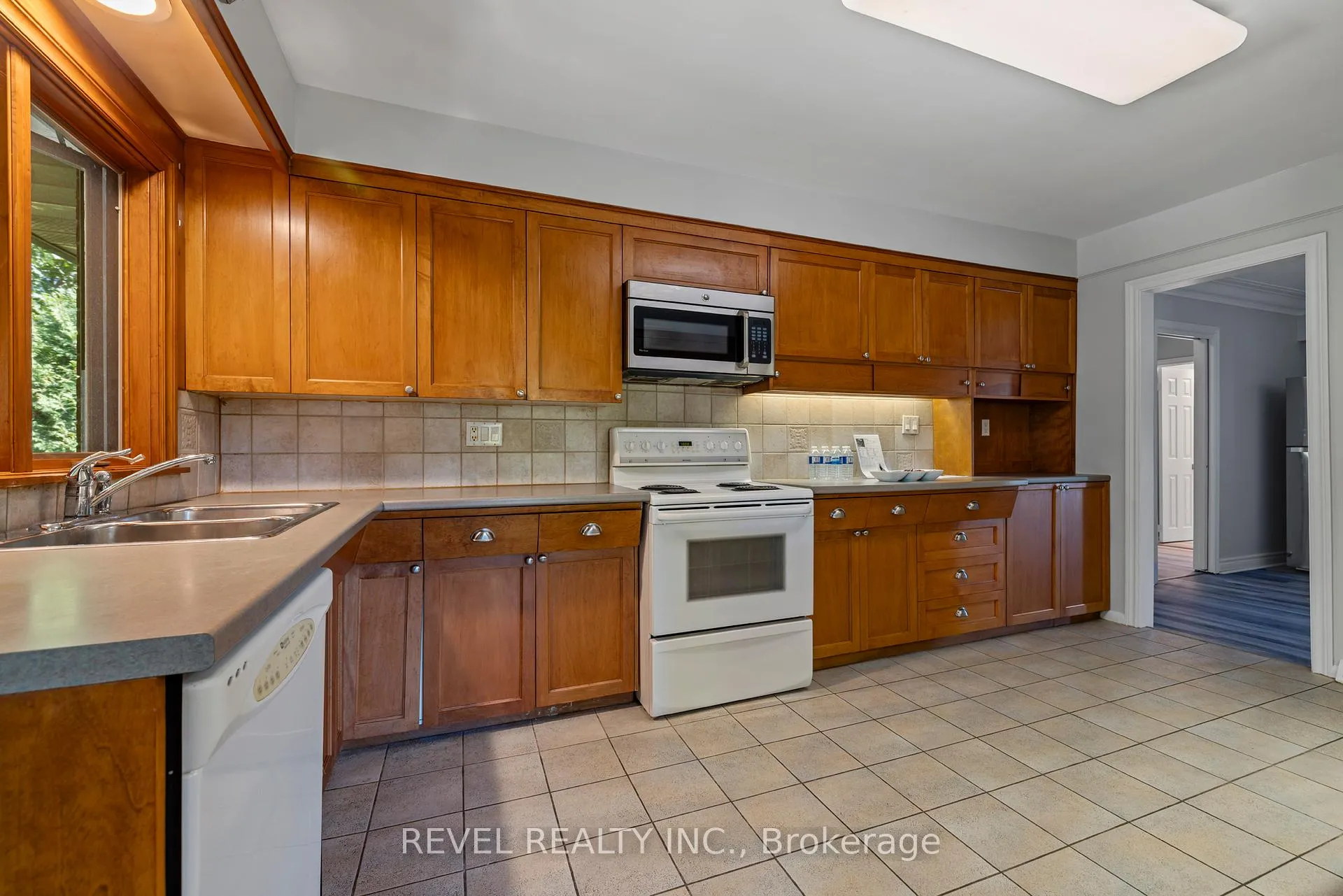 Photo 6 of 40 Bertram Drive, Hamilton, Dundas — HOMEH