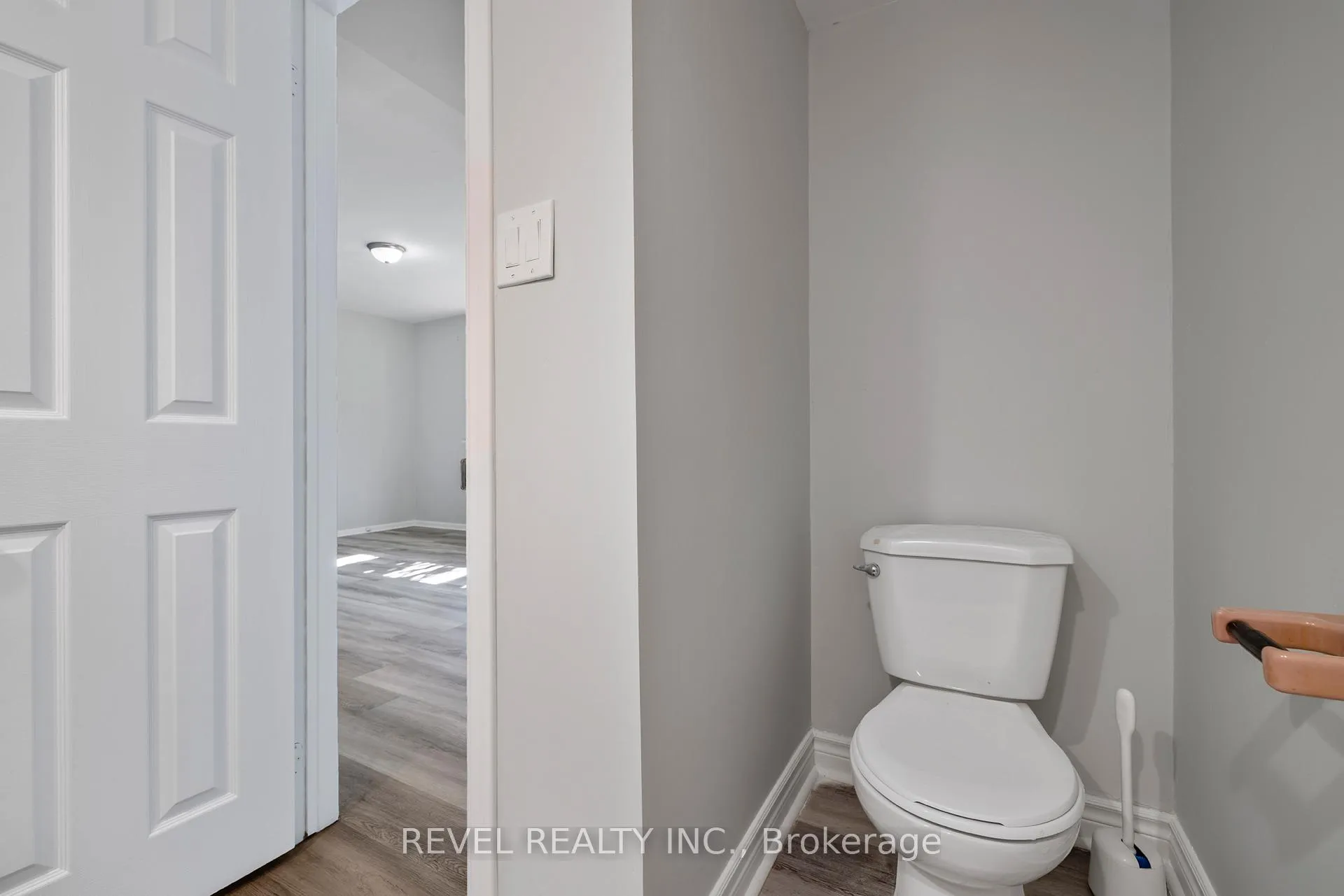 Photo 10 of 40 Bertram Drive, Hamilton, Dundas — HOMEH