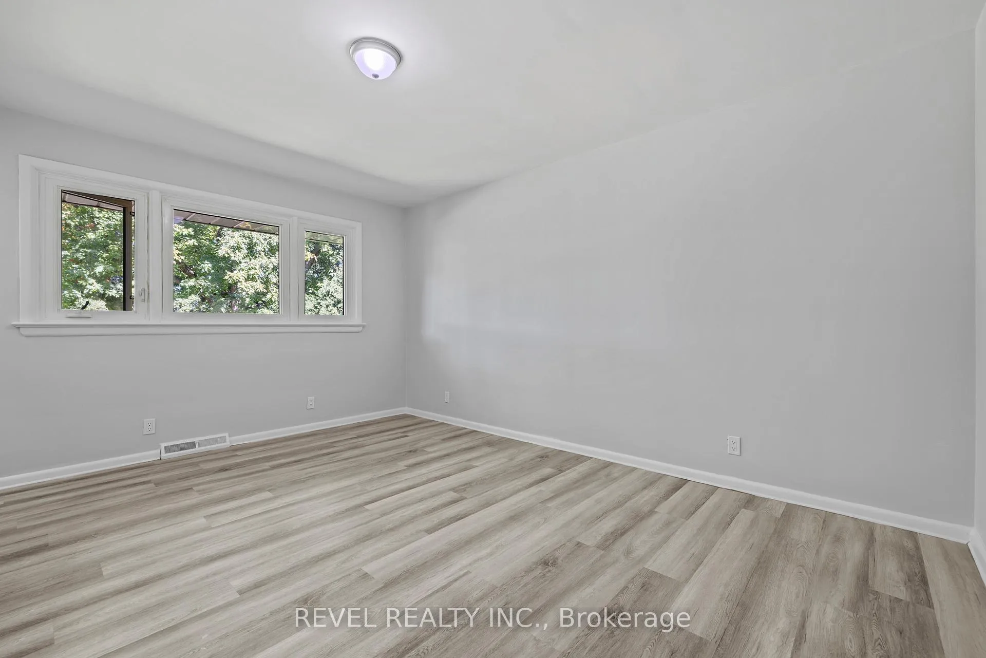 Photo 12 of 40 Bertram Drive, Hamilton, Dundas — HOMEH