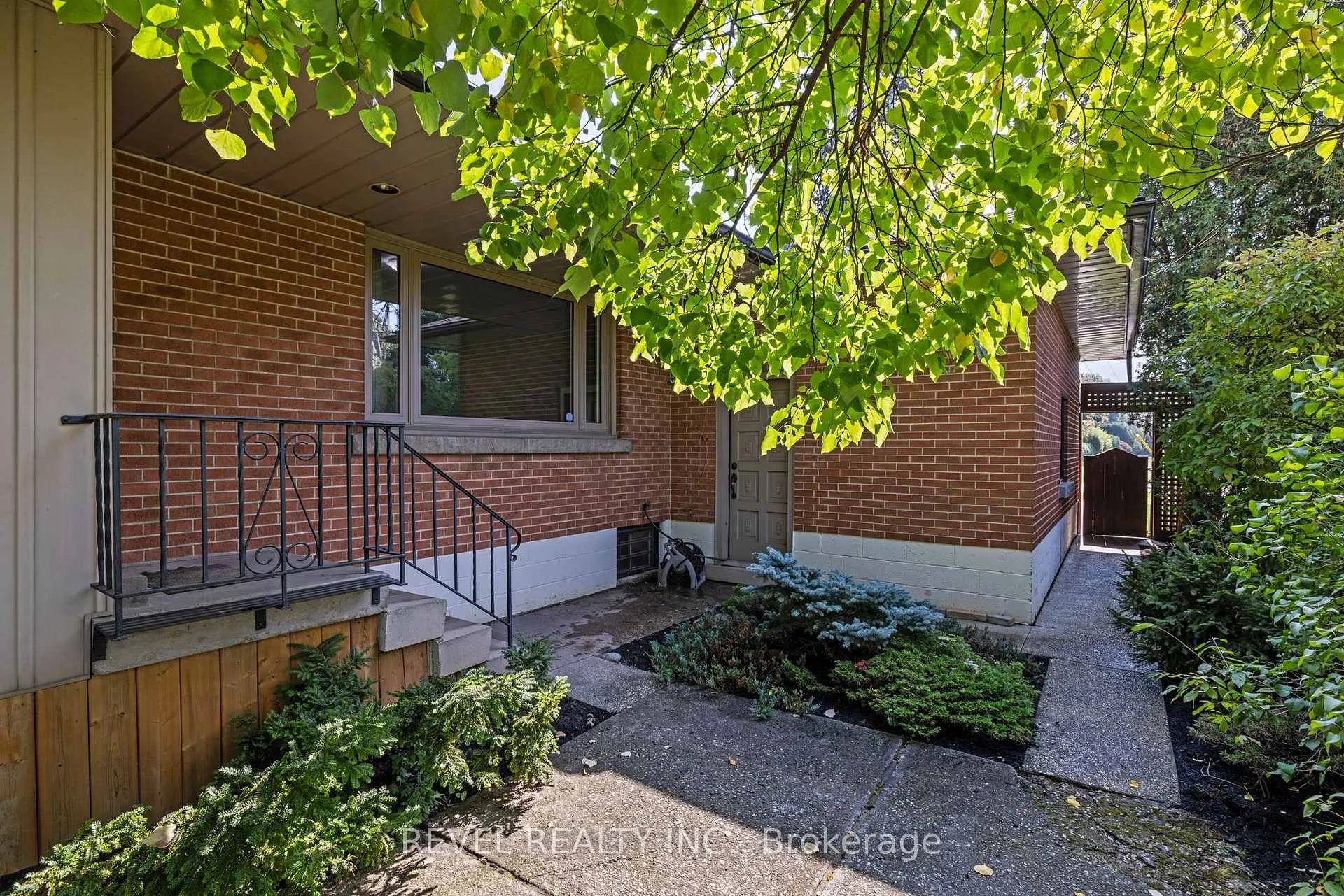 Photo 28 of 40 Bertram Drive, Hamilton, Dundas — HOMEH