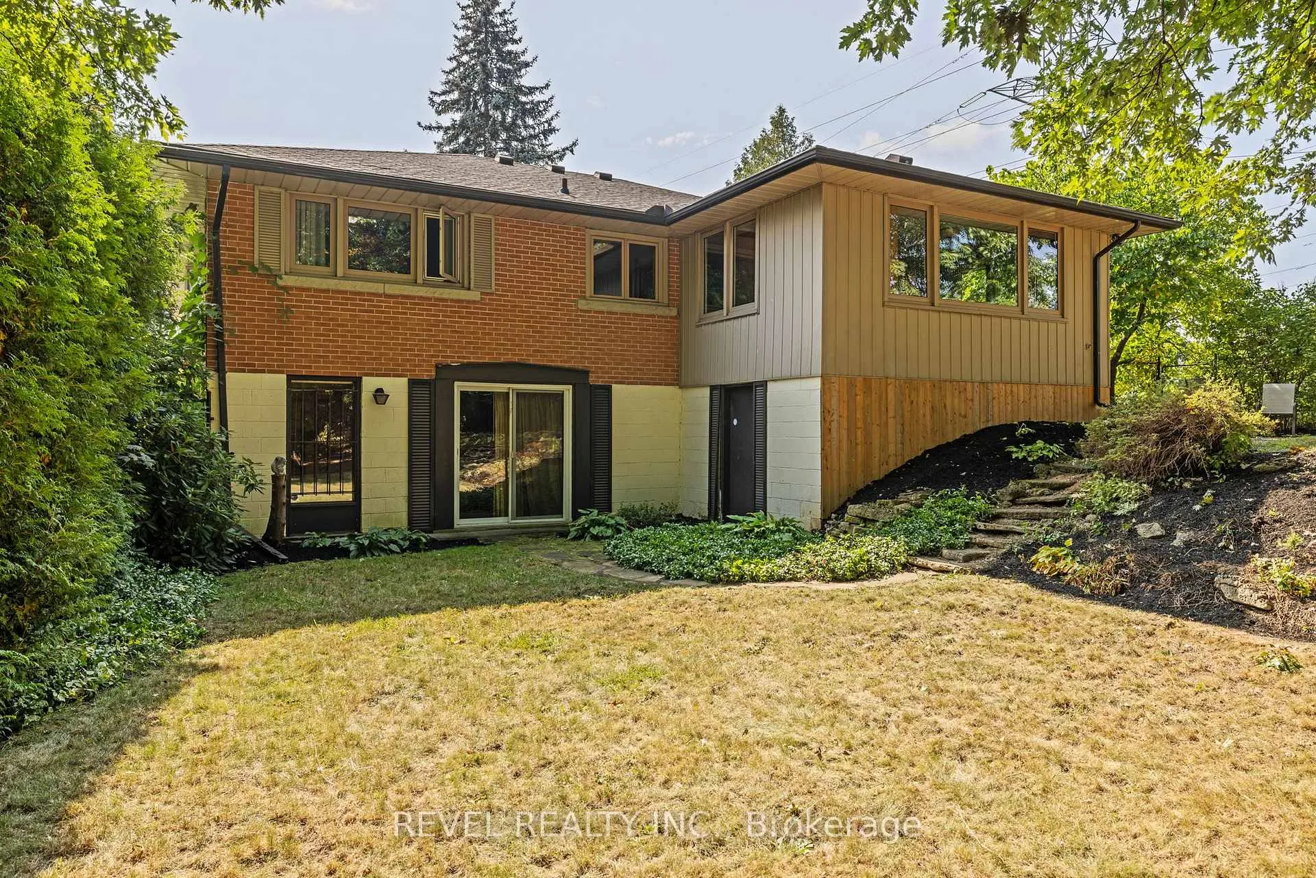 Photo 30 of 40 Bertram Drive, Hamilton, Dundas — HOMEH