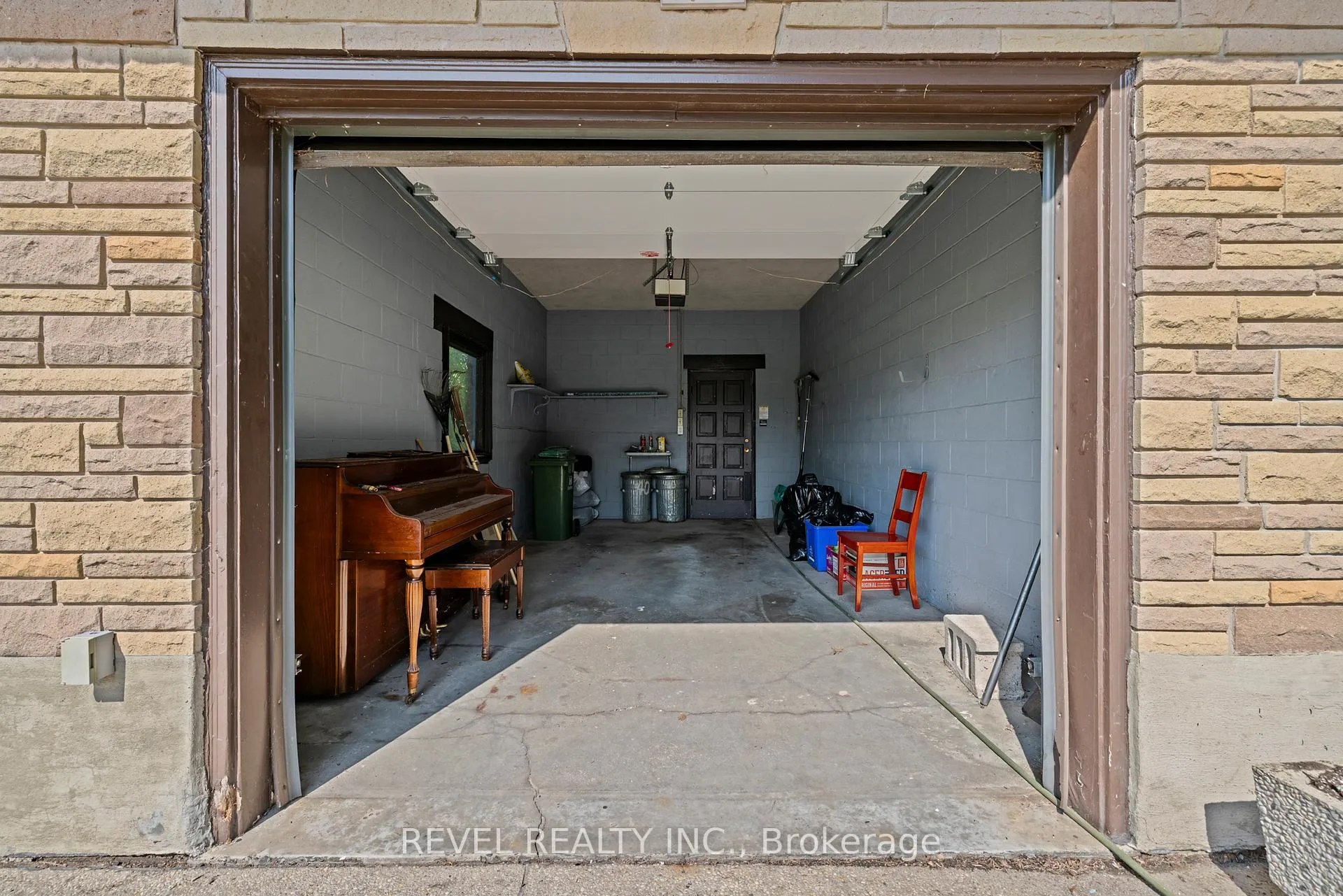 Photo 32 of 40 Bertram Drive, Hamilton, Dundas — HOMEH