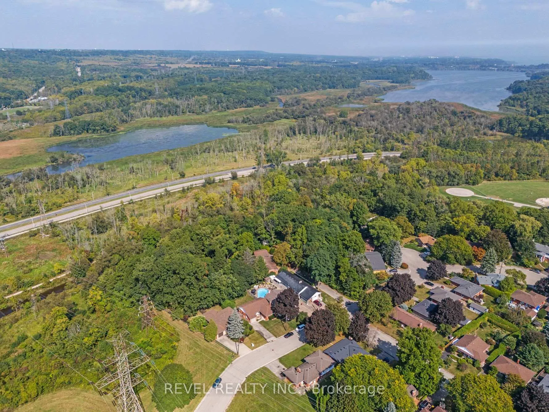 Photo 34 of 40 Bertram Drive, Hamilton, Dundas — HOMEH