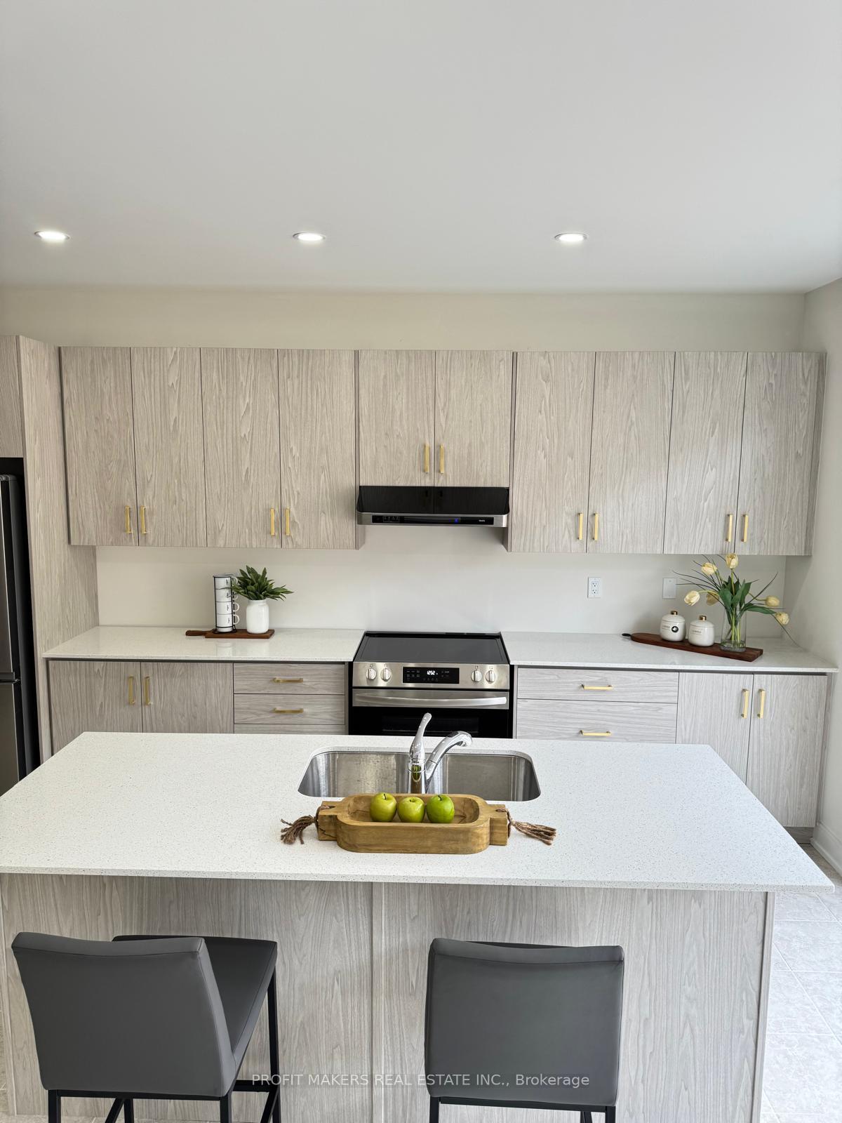 Photo 9 of 35 Stanley Leitch Drive, Kitchener, Mill Courtland Woodside Park — HOMEH