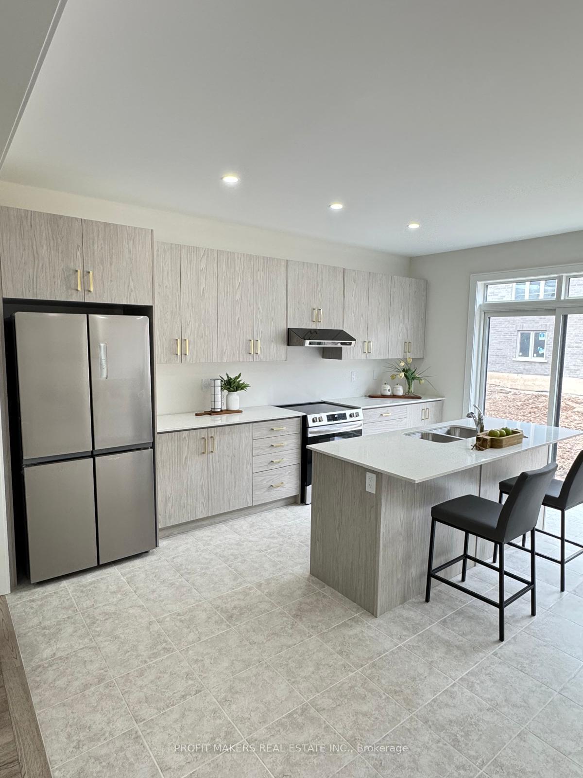 Photo 10 of 35 Stanley Leitch Drive, Kitchener, Mill Courtland Woodside Park — HOMEH
