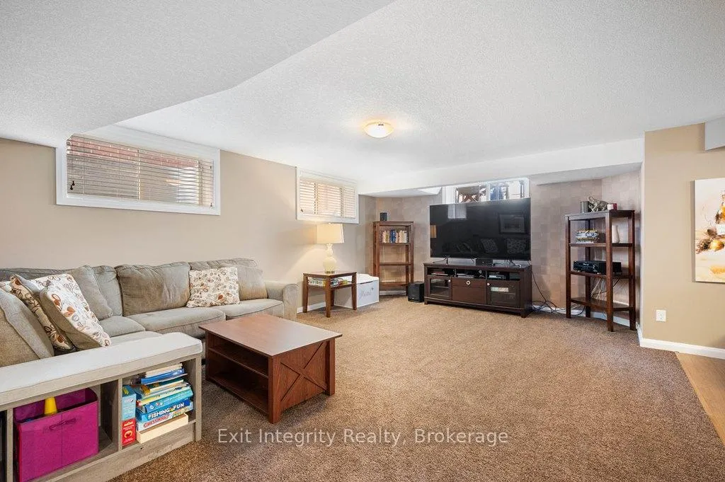 Photo 17 of 299 Moorlands Crescent, Kitchener — HOMEH