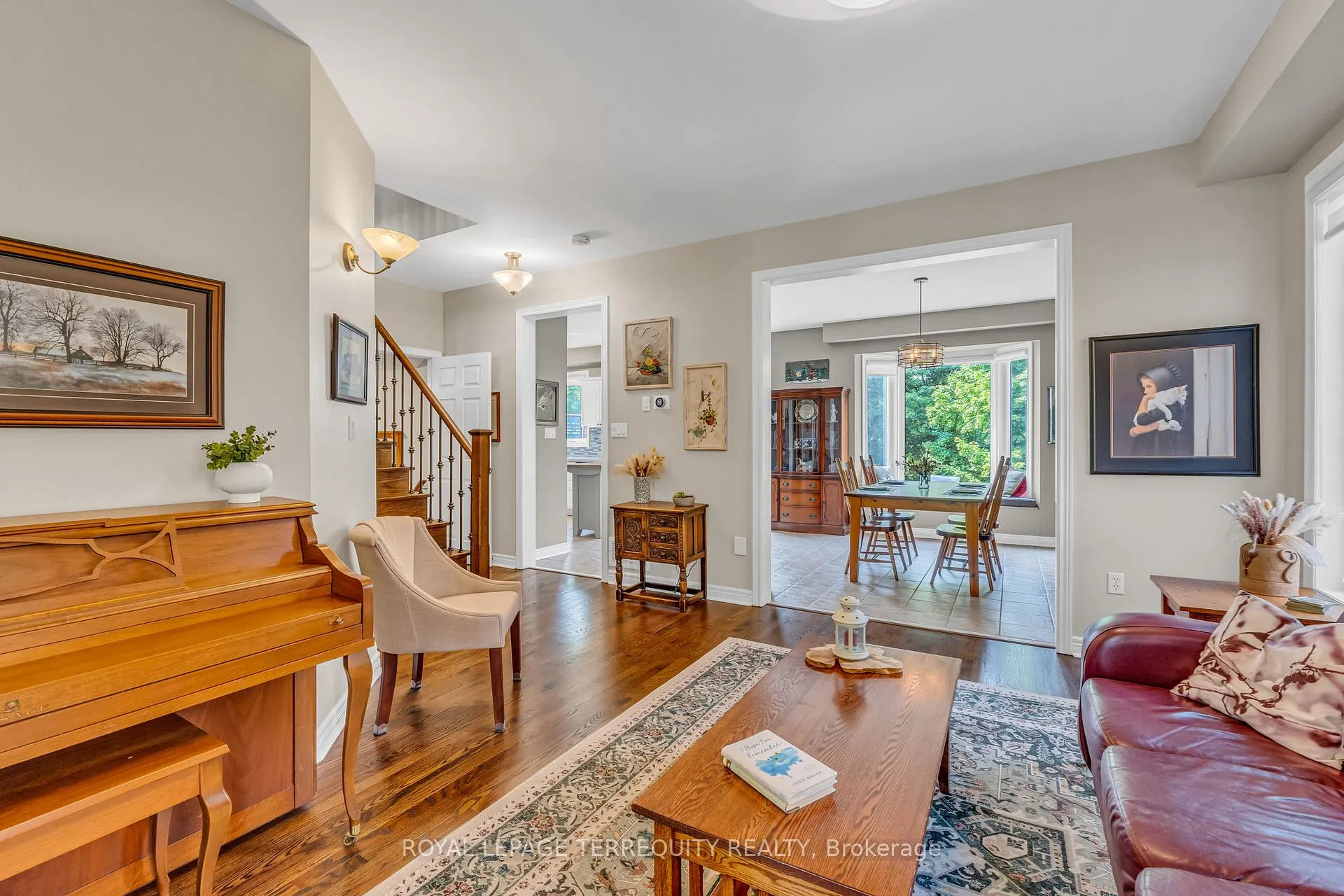 Photo 4 of 22 Willard Hunt Court, King, Schomberg — HOMEH