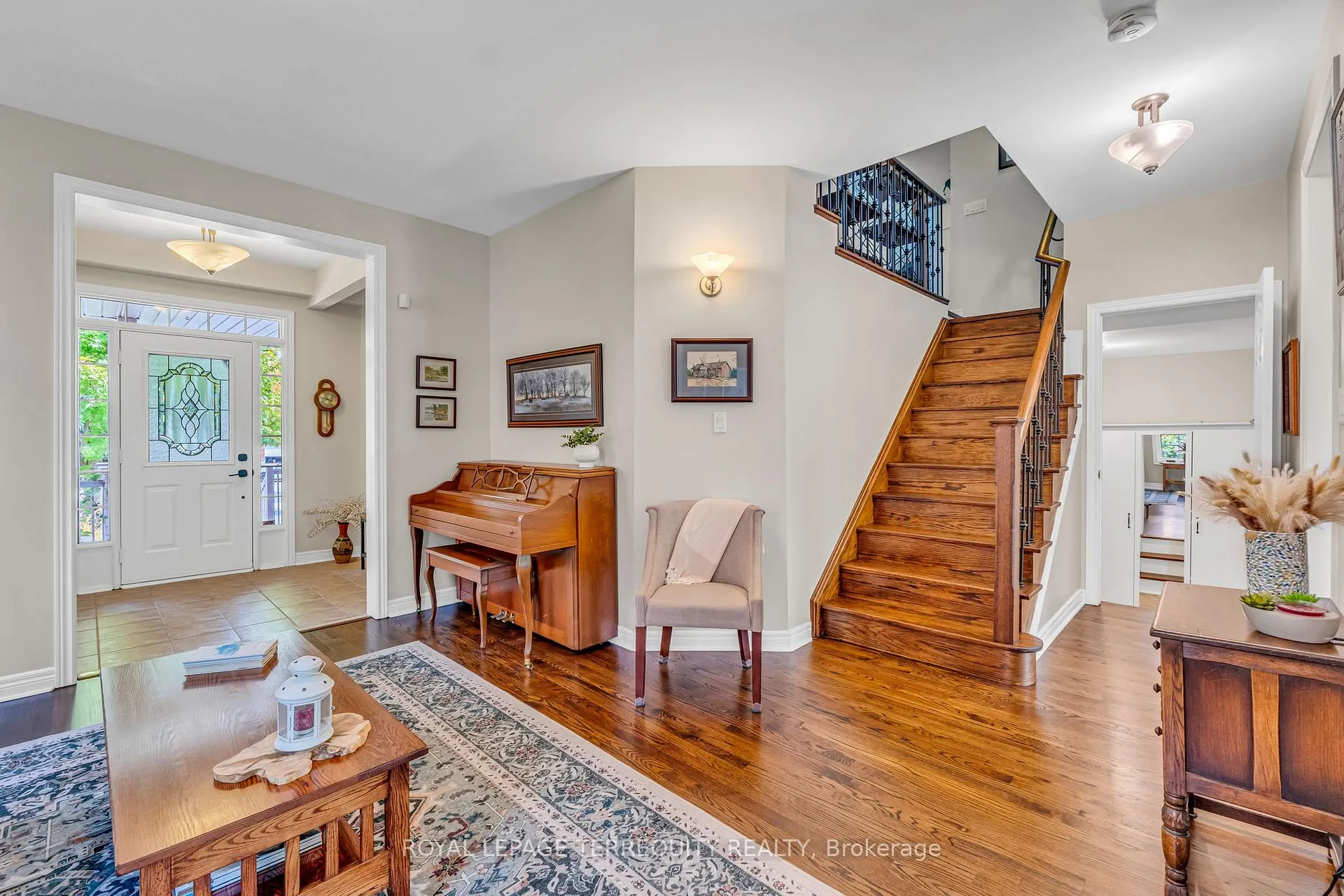 Photo 5 of 22 Willard Hunt Court, King, Schomberg — HOMEH