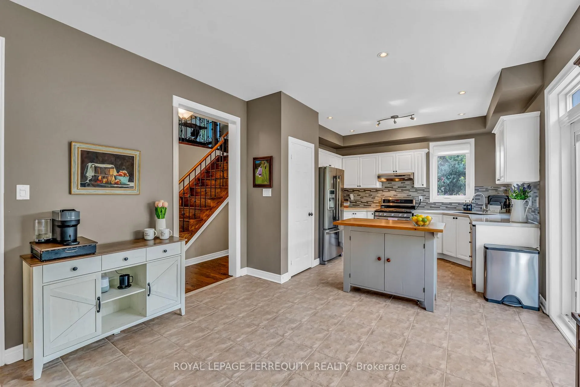 Photo 9 of 22 Willard Hunt Court, King, Schomberg — HOMEH