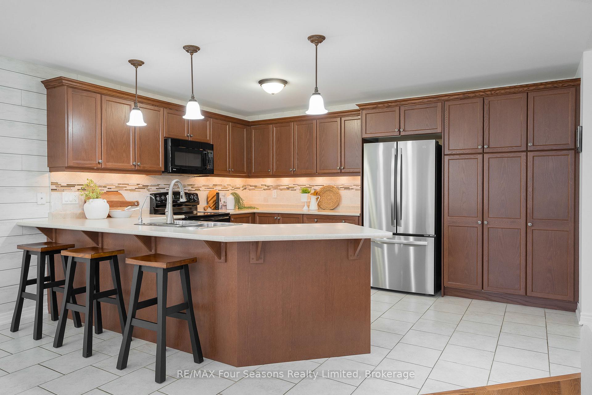 Photo 8 of 234 Dominion Drive, Clearview, Stayner — HOMEH