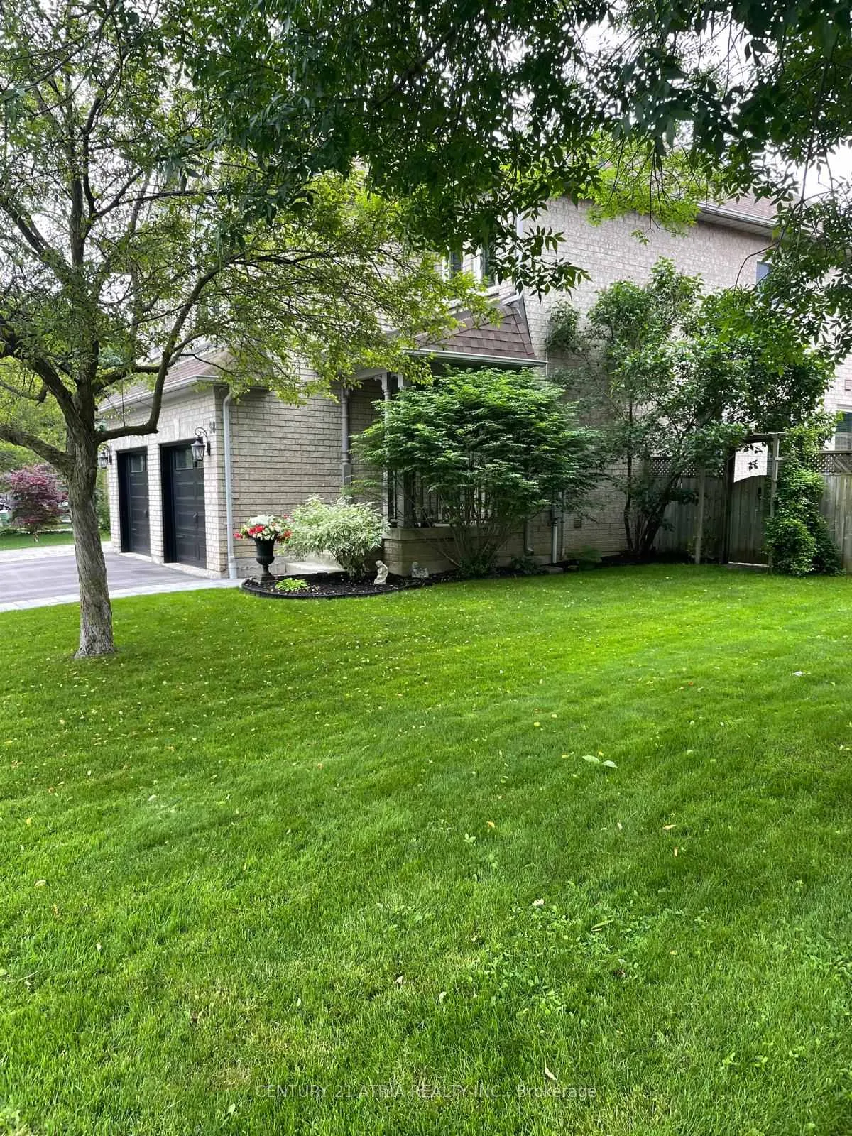 Photo 3 of 98 Woodroof Crescent, Aurora, Bayview Wellington — HOMEH