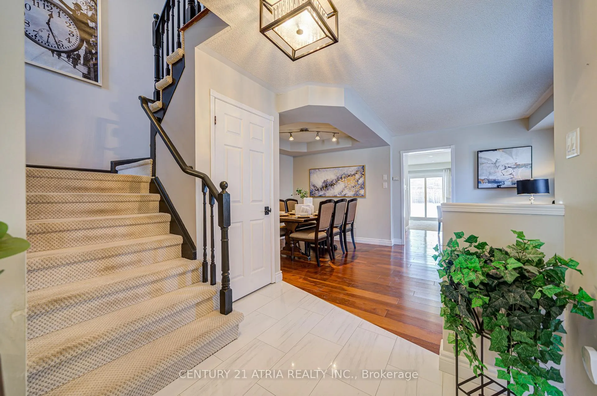 Photo 6 of 98 Woodroof Crescent, Aurora, Bayview Wellington — HOMEH