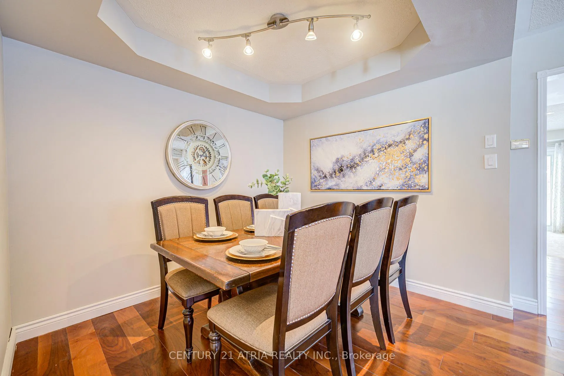 Photo 9 of 98 Woodroof Crescent, Aurora, Bayview Wellington — HOMEH