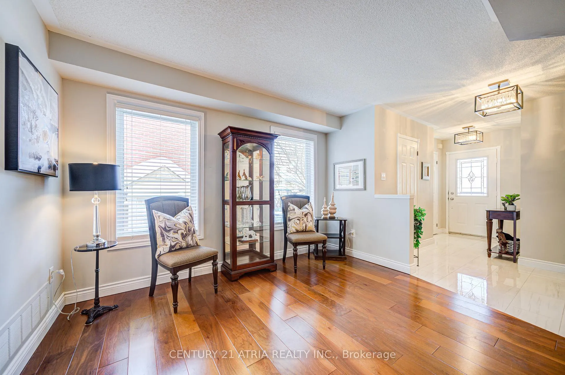 Photo 10 of 98 Woodroof Crescent, Aurora, Bayview Wellington — HOMEH