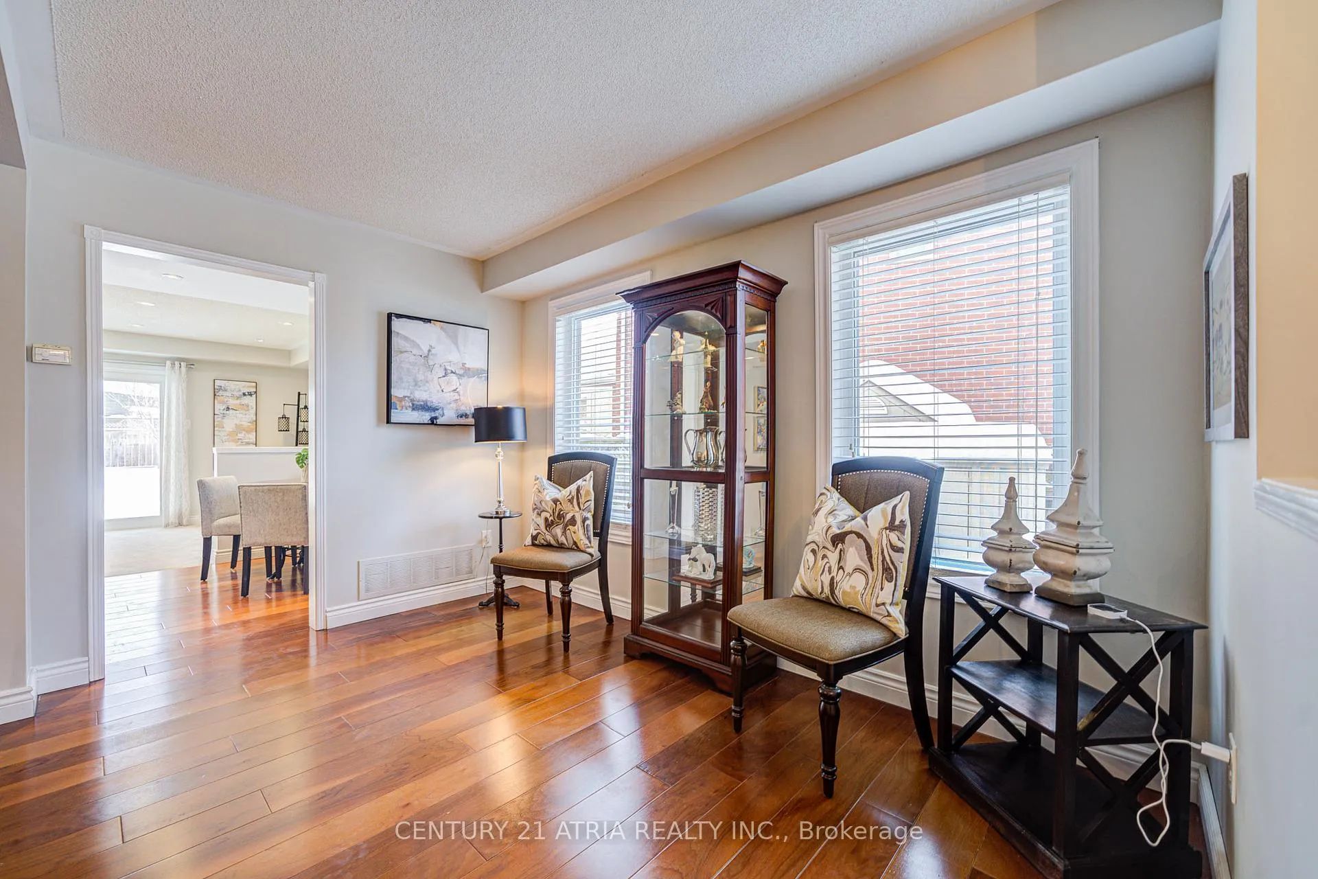 Photo 11 of 98 Woodroof Crescent, Aurora, Bayview Wellington — HOMEH