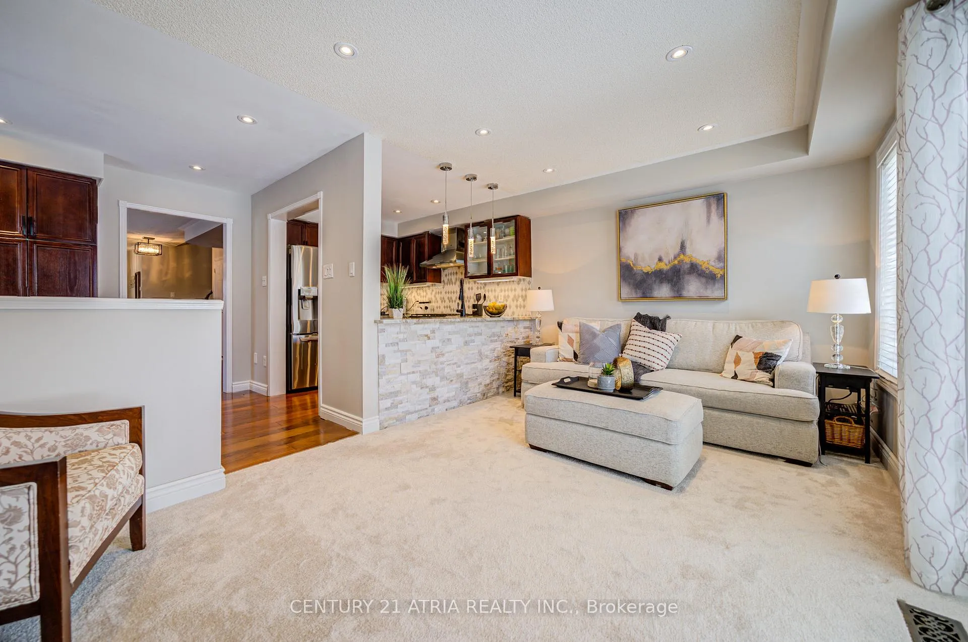 Photo 14 of 98 Woodroof Crescent, Aurora, Bayview Wellington — HOMEH